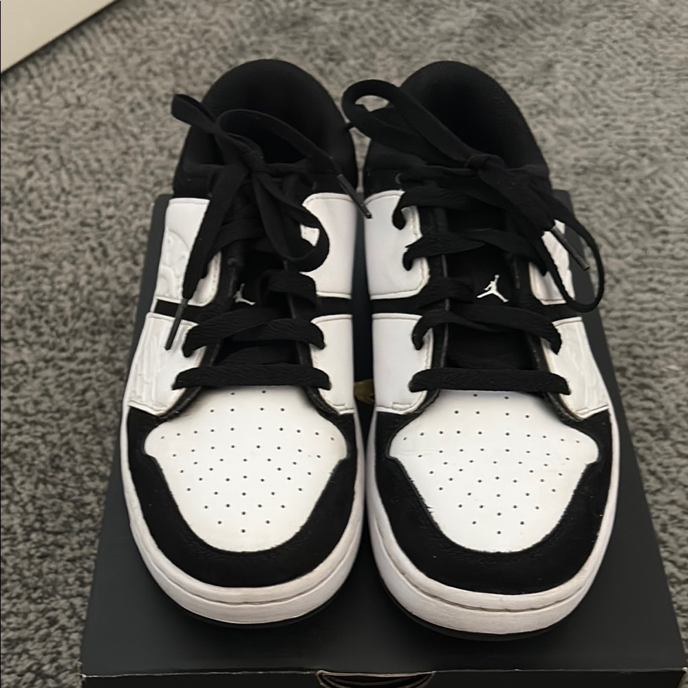 Kids black and white Air Jordan